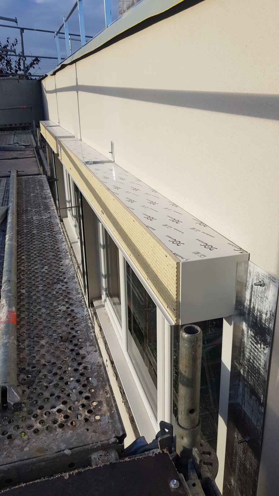 Coffres de volets monobloc posés avant isolation par l’extérieur