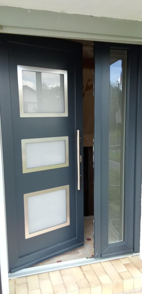 Porte d'entrée PVC inserts inox